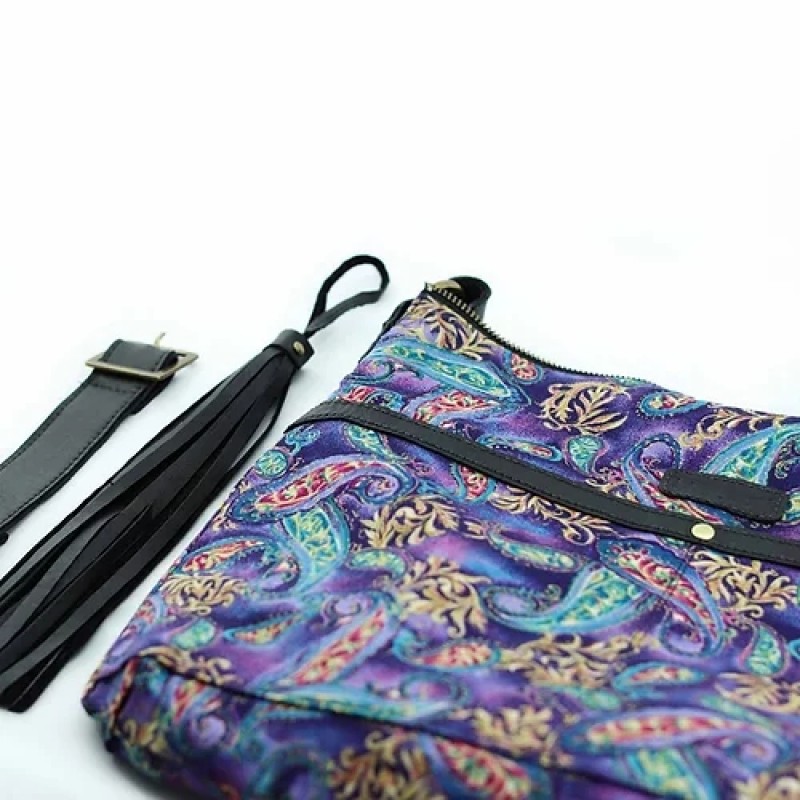 Soho. Black leather crossbody bag