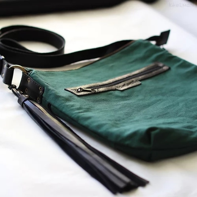 Soho. Black leather crossbody bag