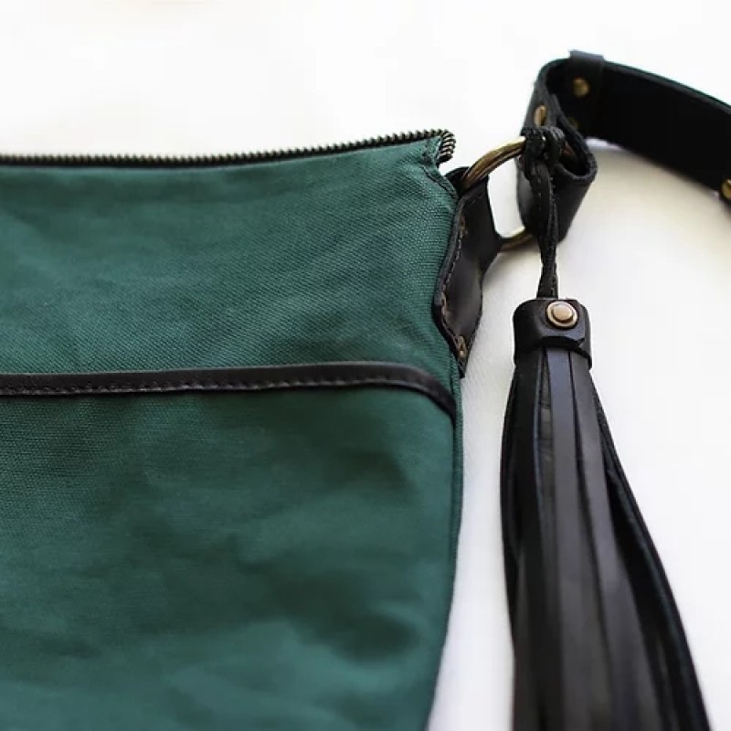 Soho. Black leather crossbody bag
