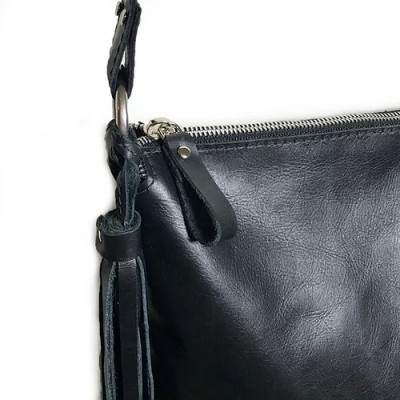 Soho. Black leather crossbody bag