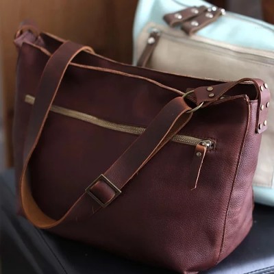 Marley. Rustic brown leather crossbody bag