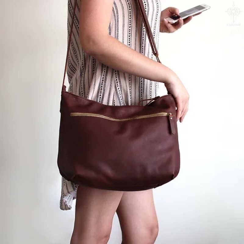 Marley. Rustic brown leather crossbody bag
