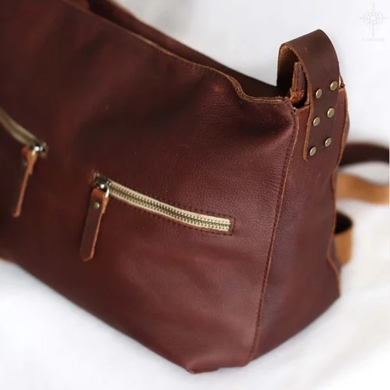 Marley. Rustic brown leather crossbody bag