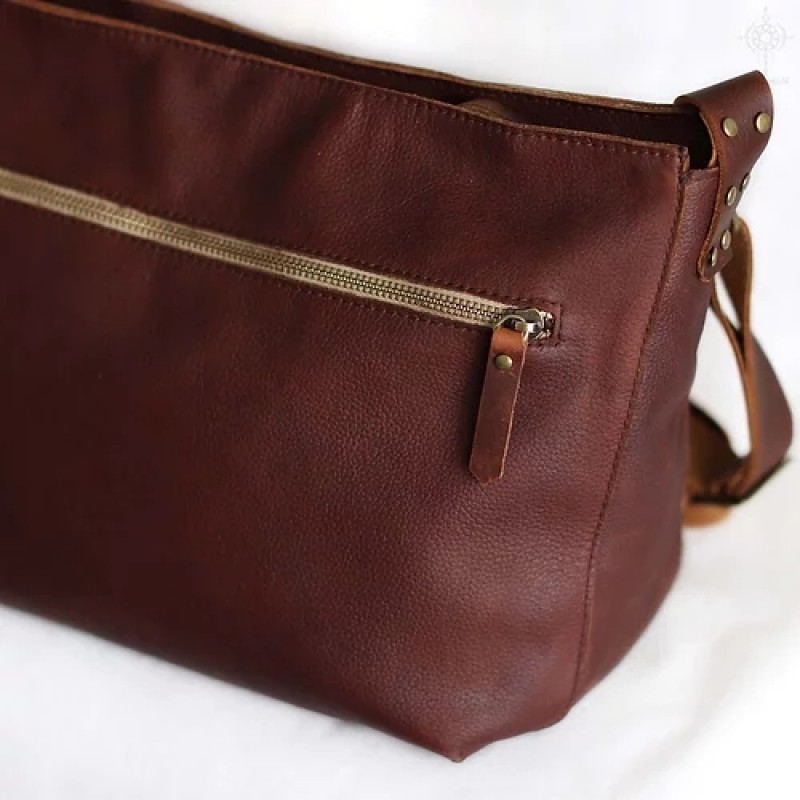 Marley. Rustic brown leather crossbody bag
