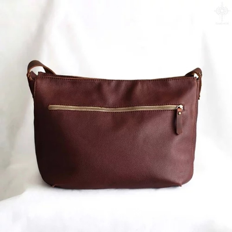 Marley. Rustic brown leather crossbody bag
