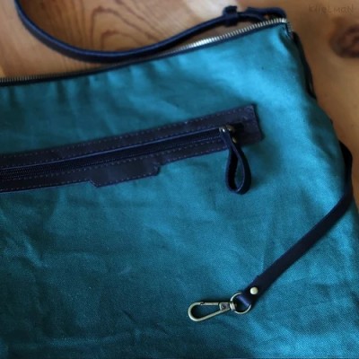 Soho. Laptop 13" black leather crossbody bag