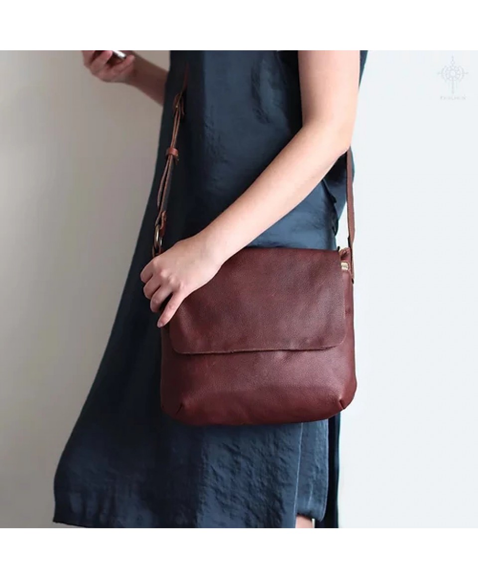 Fargo M&L size. Rustic brown crossbody bag