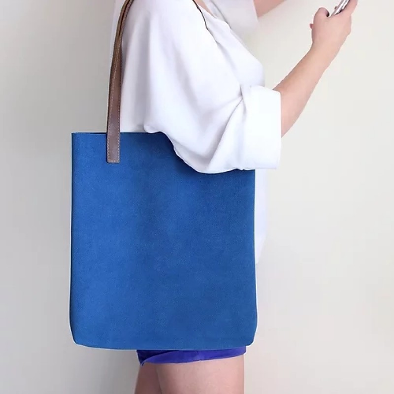 Blue waved leather shopper bag