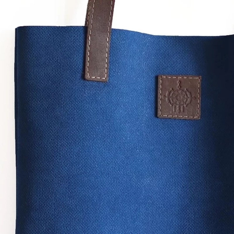 Blue waved leather shopper bag