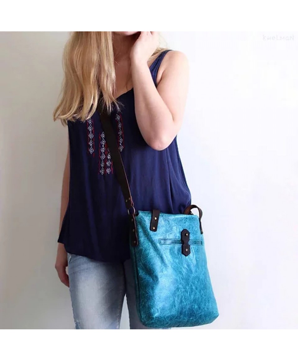 Austin. Turquoise leather crossbody tote