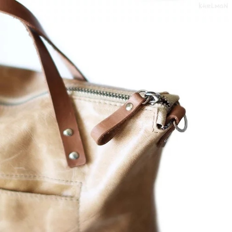 Austin. Distressed leather tote bag