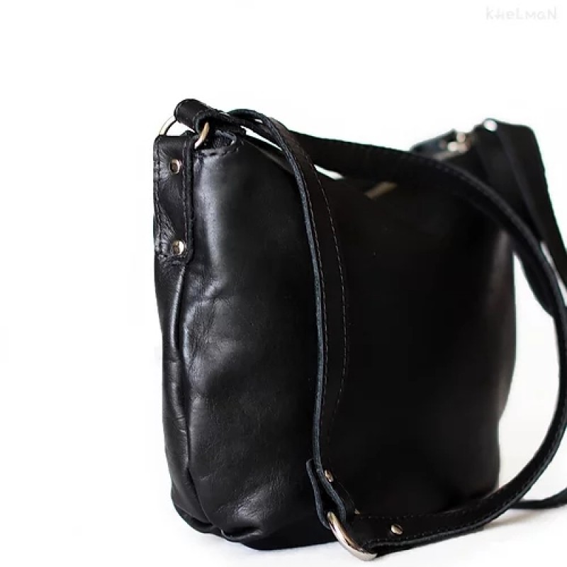Borla. Black leather crossbody purse