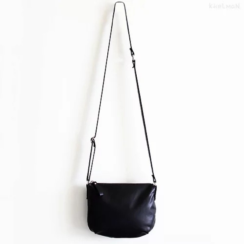 Borla. Black leather crossbody purse