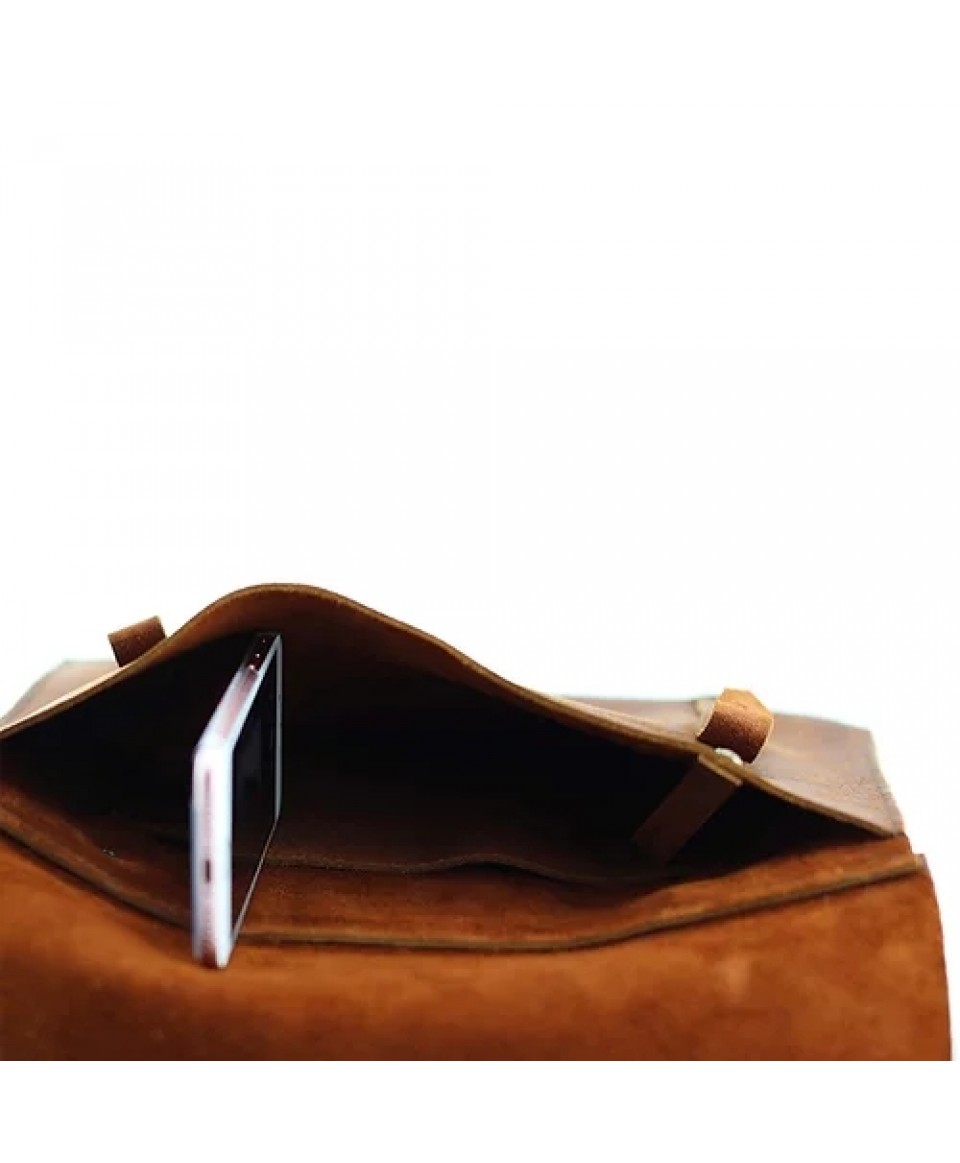 Bowie. Brown nubuck clutch