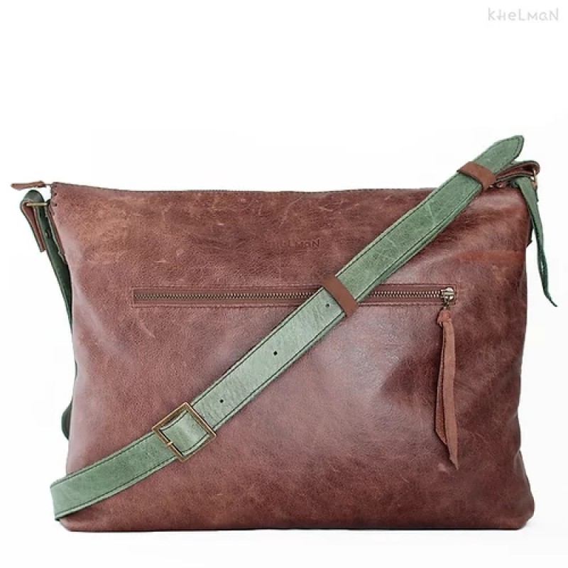 Calipso. Brown leather crossbody bag