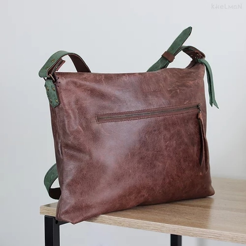Calipso. Brown leather crossbody bag
