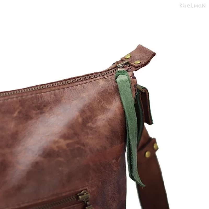 Calipso. Brown leather crossbody bag