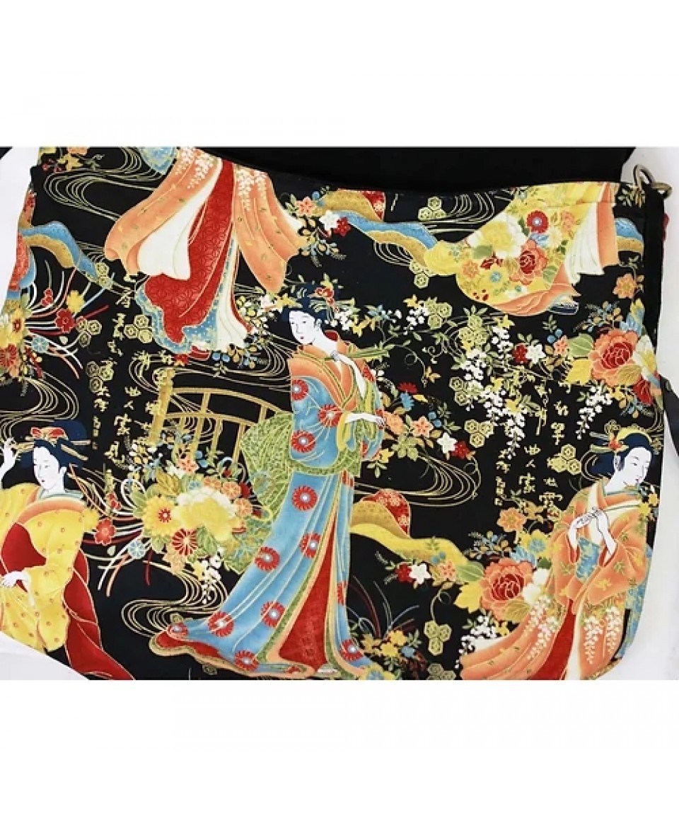 Demilune. Crossbody hobo bag with flap