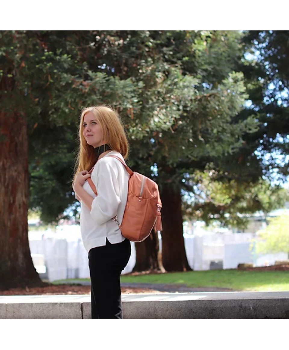 Elliott. Leather backpack transformer