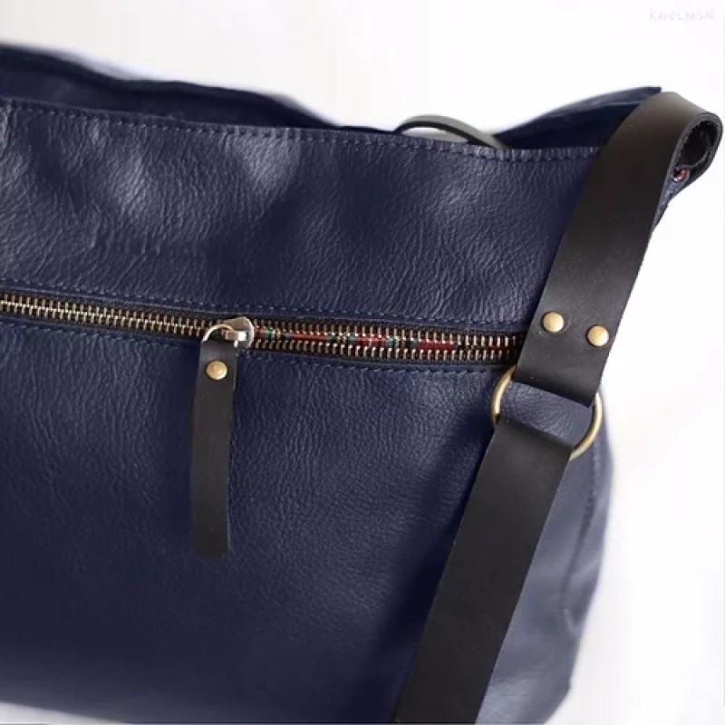 Marley. Juicy navy blue leather crossbody bag
