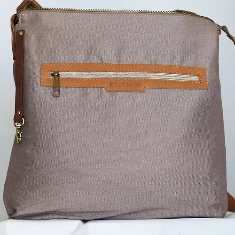 Soho. Tan patina leather crossbody bag