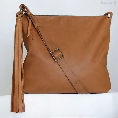 Soho. Tan patina leather crossbody bag