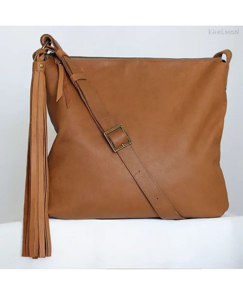 Soho. Tan patina leather crossbody bag