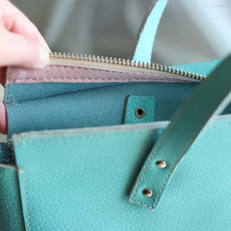 Tiburon. Caribbean turquoise leather tote