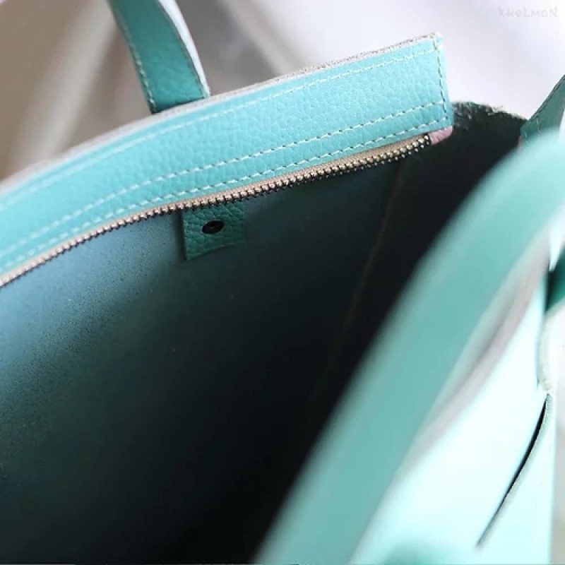 Tiburon. Caribbean turquoise leather tote